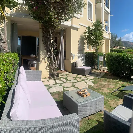 Résidence club avec piscine chauffée et Animations -Appartement 2 pièces en Rez de jardin privatif et clôturé-parking couvert- climatisation -Piscines- Domaine du Cap Estérel Saint Raphaël Apartamento *