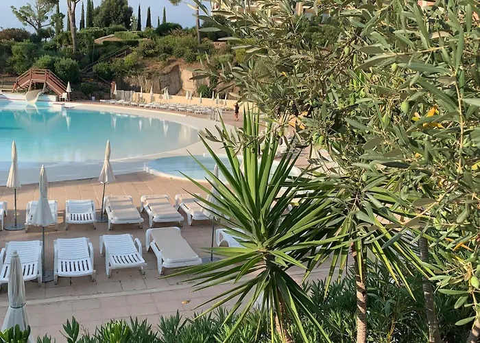 -résidence En Rez De Jardin Avec Piscine Chauffée Du 04 Avril Au 01 Novembre -parking - Climatisation - Domaine Du Cap Estérel Raphaël * Saint-Raphaël